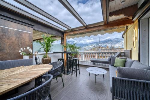 City CENTRAL Apartment - Attico Porto Brenzone -lakefront rooftop terrace, Brenzone sul Garda