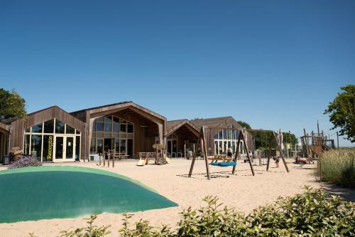 Playground, Tiny House in het groen, aan zee met hottub in Callantsoog