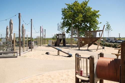 Playground, Tiny House in het groen, aan zee met hottub in Callantsoog