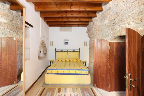 Casa Palma Stop at Casa Palma to discover the wonders of Monemvasia. The property features a wide range of facilities to make your stay a pleasant experience. Service-minded staff will welcome and guide you at C