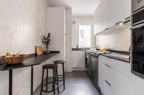Sofia - 4 bedrooms and balcony in O'Donell, Madrid (photo 8)