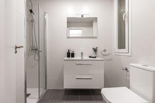 Sofia - 4 bedrooms and balcony in O'Donell, Madrid (photo 3)
