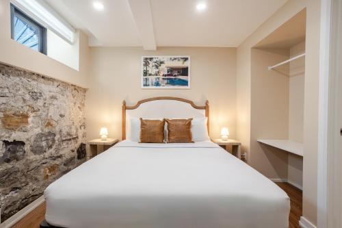 Standard Queen Room image 8