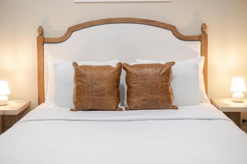 Standard Queen Room image 7