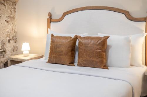 Standard Queen Room image 5