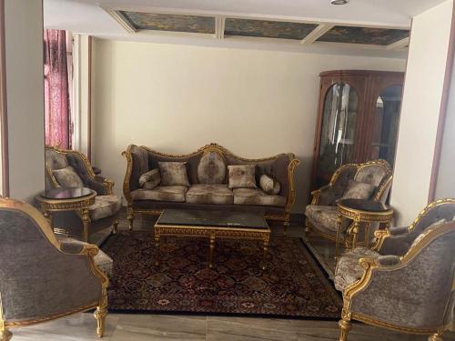 مصر الجديدة شارع عباس العقاد, Cairo