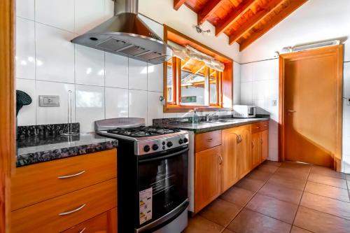 BOG La Florcita - Casa en Puerto Manzano rodeada de bosque in Puerto Manzano