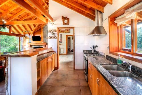 BOG La Florcita - Casa en Puerto Manzano rodeada de bosque in Puerto Manzano