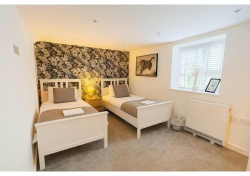 Spacious 2-Bed - Hospital & City Nearby Parking Pet Friendly, Exeter (photo 6)