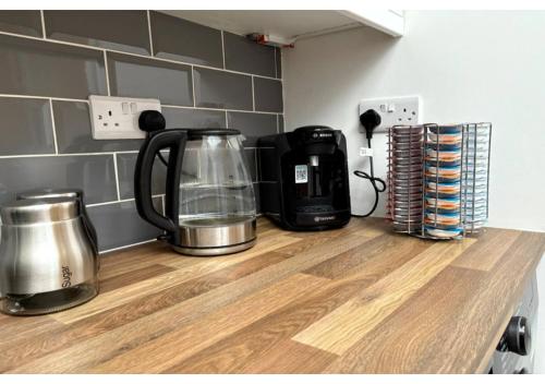 Spacious 2-Bed - Hospital & City Nearby Parking Pet Friendly, Exeter (photo 10)
