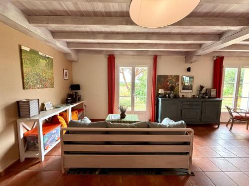 Charmante maison avec piscine au cœur des vignes in Saint-Philippe-d'Aiguille