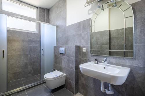 Spacious 4BR Home - Stunning Bosphorus Views! #390 - image 6
