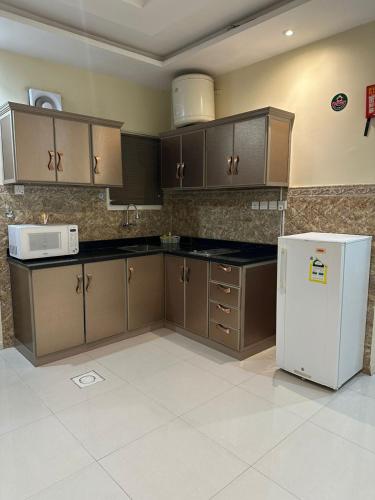 Konyha, ركن الرفاهية للشقق المخدومة- اقتصادي in Al Batha