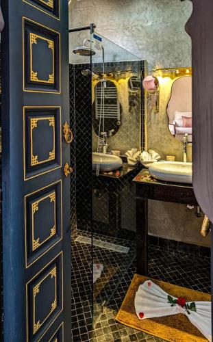 room detail thumbnail 2