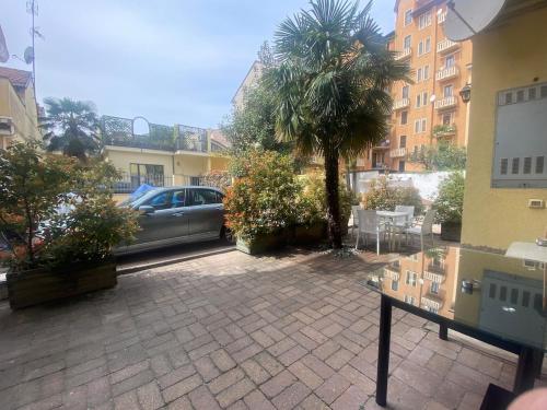 Artist s residence 80 mq with garden and palm tree, Milan (photo 10)