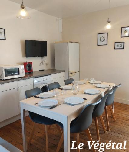 Les Belles Terrasses Dieppe ,3 appartements , LE VEGETAL de 1 à 8 personnes , LE TROPICAL de 1 à 6 personnes , LE FLORAL avec TERRASSE de 1 à 3 personnes , quartier calme au stationnement gratuit à coté de l'avenue verte
