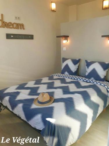 Les Belles Terrasses Dieppe ,3 appartements , LE VEGETAL de 1 à 8 personnes , LE TROPICAL de 1 à 6 personnes , LE FLORAL avec TERRASSE de 1 à 3 personnes , quartier calme au stationnement gratuit à coté de l'avenue verte