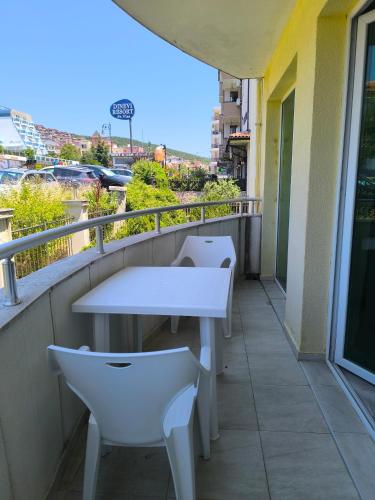 One-Bedroom Loft Apartment with Balcony image 10