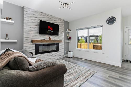 The Happy place - Luxurious, Cozy and Modern Home with 4 bedroom Air-condition, Netflix, Free Parkin – khách sạn tại Tây Nam Edmonton