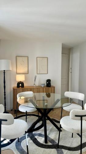New Apprt 2 Rooms Tour Eiffel, Paříž