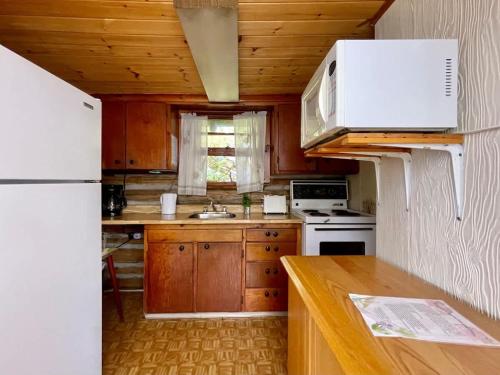 1-Bedroom Balsam Lake Cottage #9 in Rosedale (ON)