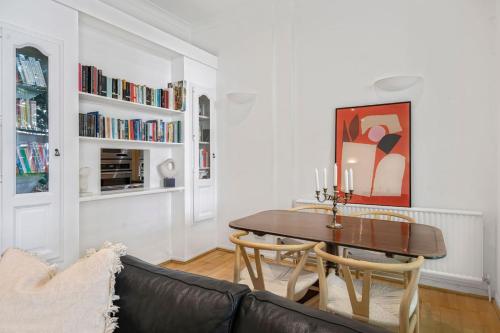 Knightsbridge Home Near Hyde Park and Harrods - image 5