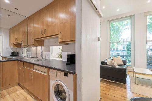 Knightsbridge Home Near Hyde Park and Harrods - main image