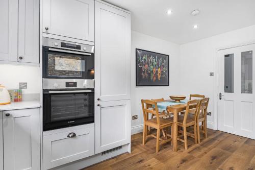 Modern 5-Bed Home in Maida Vale - image 12