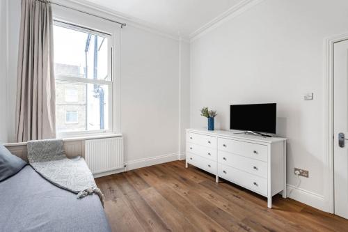 Modern 5-Bed Home in Maida Vale - image 9