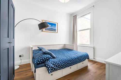 Modern 5-Bed Home in Maida Vale - image 11