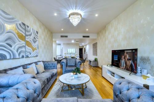 Marina View 2BR Ideal for Groups Walk to beach - image 6