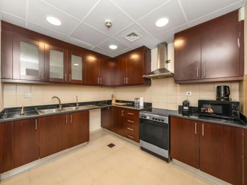 Comfy 2BR Amwaj 4 Sleeps 10, Dubai (foto 4)
