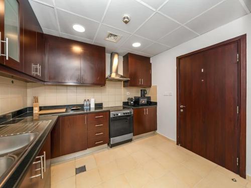 Comfy 2BR Amwaj 4 Sleeps 10, Dubai (foto 8)