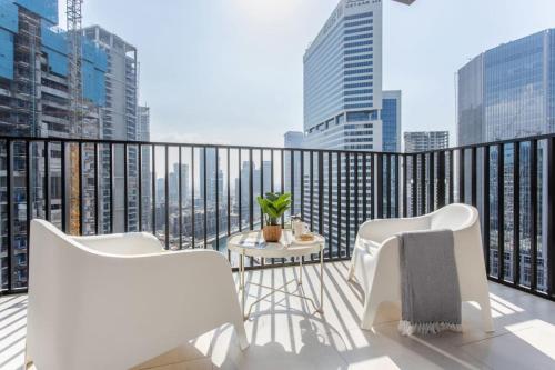 Waterfront 1 BR - Canal View - Fully Furnished - Business Bay - 15 Mins to Dubai Mall and Burj Khalifa - image 4