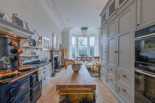 Luxury West End flat with stunning bay window views, Edynburg (zdjęcie 7)