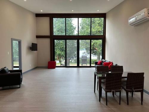 3-bedroom Lakefront Villa #10