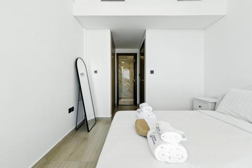 BLVD Boutique Style Apartment Gym Pool Balcony JVC - image 12