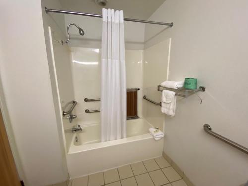 Motel 6 McAlester, OK - South