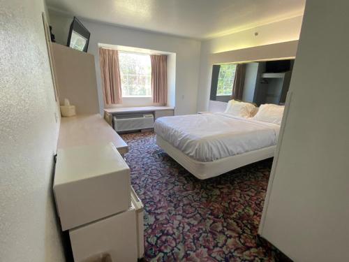 Motel 6 McAlester, OK - South