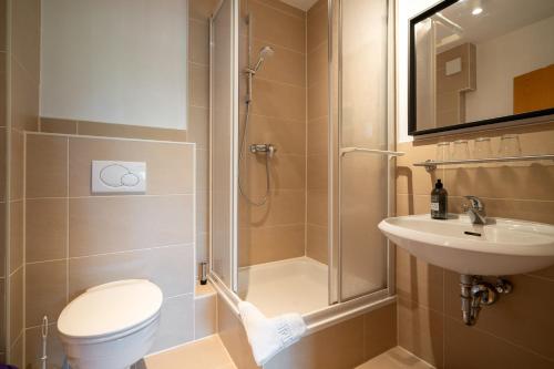 One-Bedroom Apartment image 5
