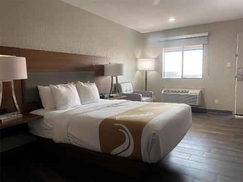 Quality Inn & Suites Near White Sands National Monument - image 14