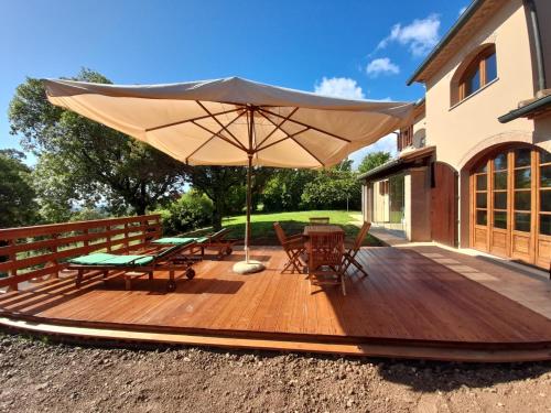 Deluxe One-Bedroom Apartment with Garden View