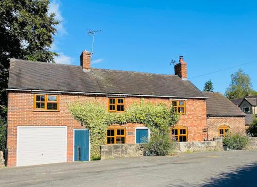 Alton Village 5mins to Alton Towers 3 bedrooms Sleeps 8 JCB Golf gîte à louer Alton Railway Station