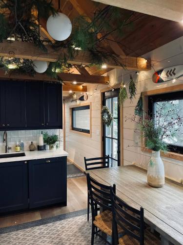 Létesítmények, The Water’s Edge * * Unique Muskoka Treehouse * * in Windermere (ON)