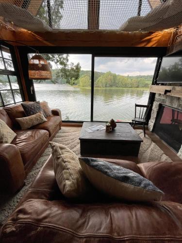 Létesítmények, The Water’s Edge * * Unique Muskoka Treehouse * * in Windermere (ON)