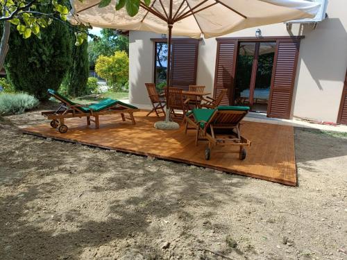 Deluxe Two-Bedroom Apartment with Garden View