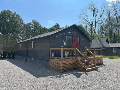 Cozy 4-Bedroom Cottage #2 in Innisfil in Innisfil (ON)