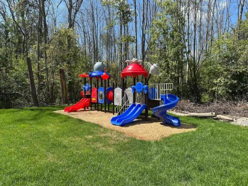 Cozy 4-Bedroom Cottage #2 in Innisfil in Innisfil (ON)