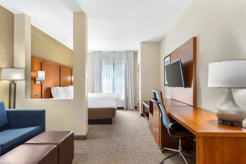 Comfort Suites Greensboro-High Point in Greensboro, USA