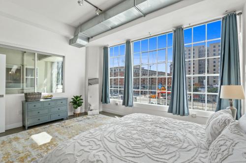 Stunning DTLA Gem 2 bed with pool, gym and parking, Los Angeles (fotografie 3)